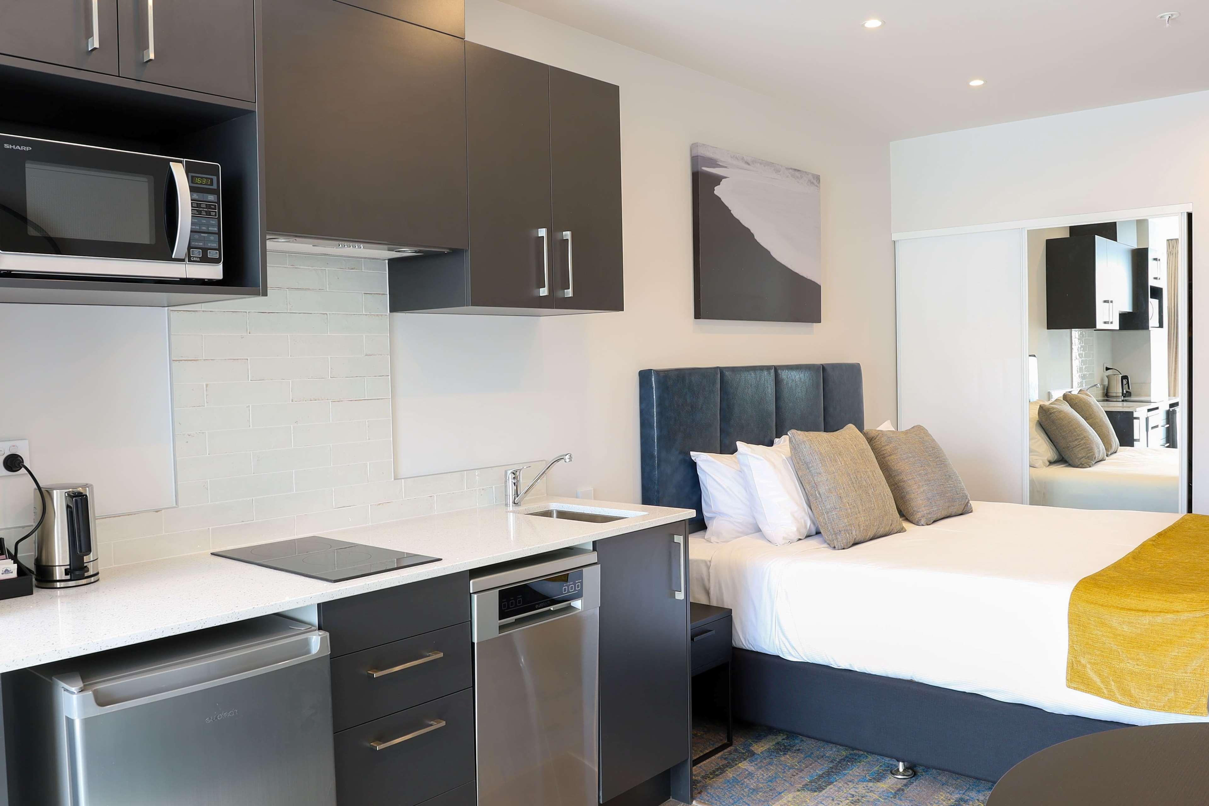 Отель Ramada By Wyndham Wellington Taranaki Street Экстерьер фото
